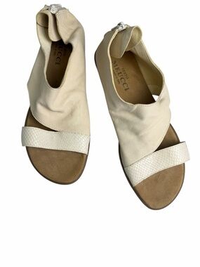 Sesto Meucci Womens Everly White cream Italian Leather Flat Sandals size 8.5